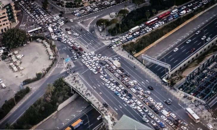 Bllokimi më i madh i trafikut në botë, zgjati 12 ditë dhe ishte 100 kilometra i gjatë