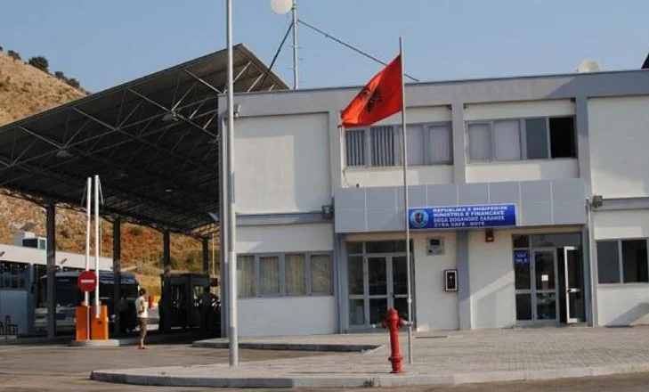Bllokohet kalimi i automjeteve në Qafë Botë, lejohet vetëm kalimi në këmbë