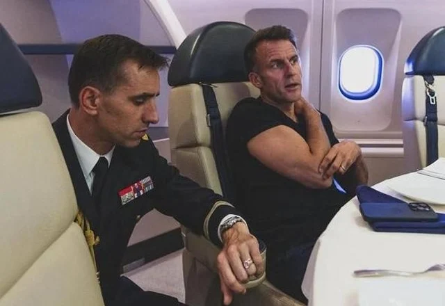Bufi mbi bluzë, miu dhe bota e parë nga sytë blu të Emanuel Macron