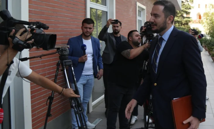“Burgu nuk i urohet as hasmit”/ Salianji në konferencë: Bëra sakrificë për interesin publik, më burgosën për zgjedhjet