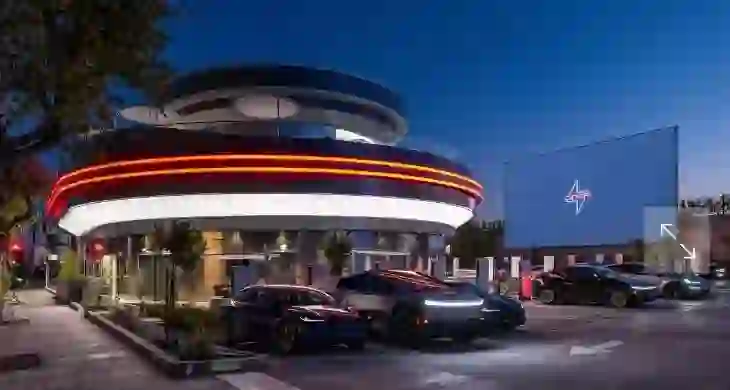 Çfarë është Tesla Diner dhe pse po flet gjithë LA?