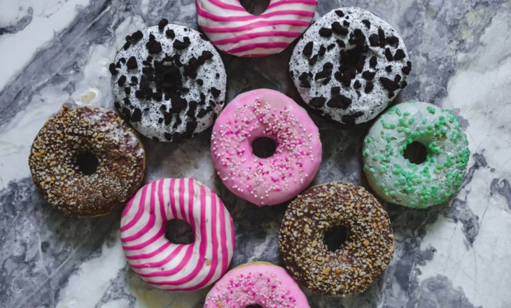 Çfarë nuk shkon me ushqimin tonë? Obesiteti, industria ushqimore dhe barnat e shtrenjta