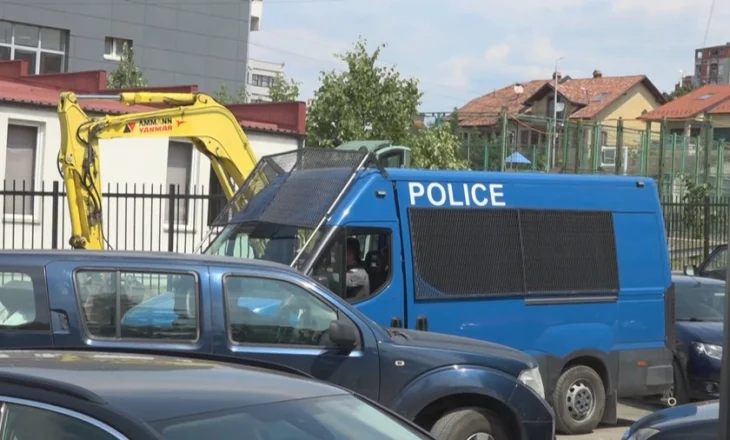 Çfarë po ndodh? Katër zyrtarë në pranga, kontrolle në Arkivin Shtetëror dhe Kadastrën
