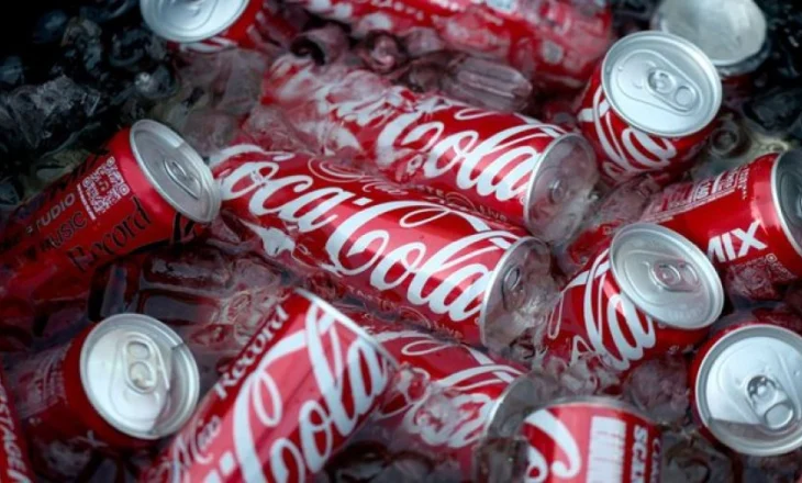 Coca-Cola do të përdorë sheqer kallami për të ëmbëlsuar pijen në SHBA pas propozimit të Trump
