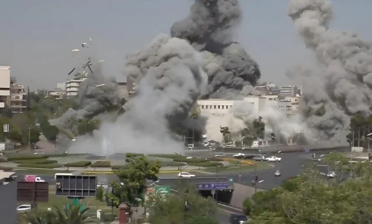 DAMASKU NË FLAKË! Izraeli godet selinë e ushtrisë – 3 të vdekur, dhjetëra të plagosur!
