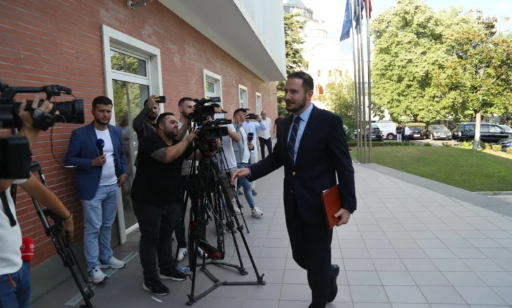 Dash Sula reagon pas lirimit të Salianjit: Ata të PD e përcollën me “oiiiii” dhe e pritën me xhelozi