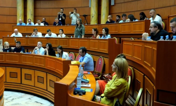 Debate në mbledhjen e Këshillit Bashkiak, opozita kërkon shkarkimin e Veliajt
