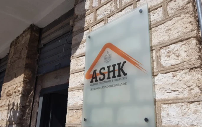Denoncimi: Ja si mafia e tokave në Fier në bashkëpunim me Kadastrën dhe bashkinë vjedh me dokumente të falsifikuara…