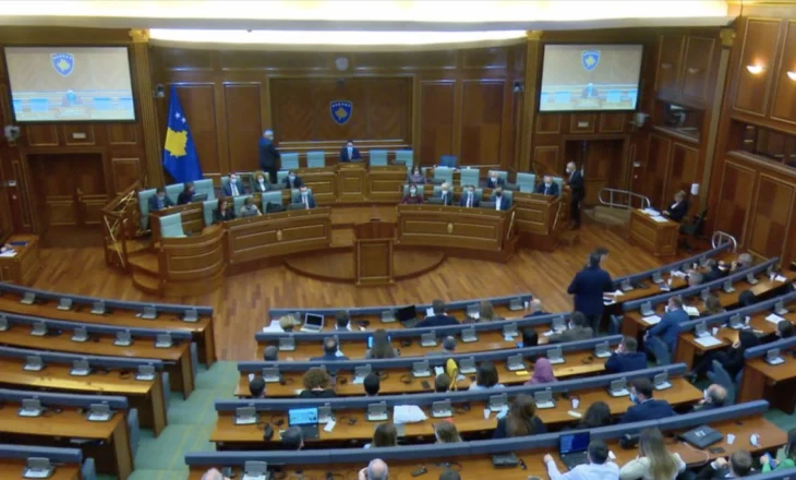 Deputetët si tremb Kushtetuesja, s’ka konstituim as në seancën e 52-të