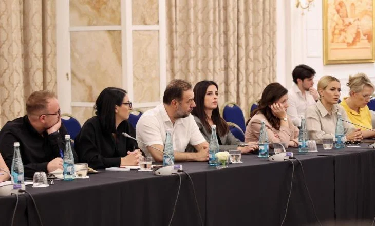 Detaje nga takimi me Bashkinë e Tiranës, Rama ia lë mbledhjen në dorë Ballukut, e cila e drejton me tonet kritike: Deri tani nuk keni bashkëpunuar me qeverinë!