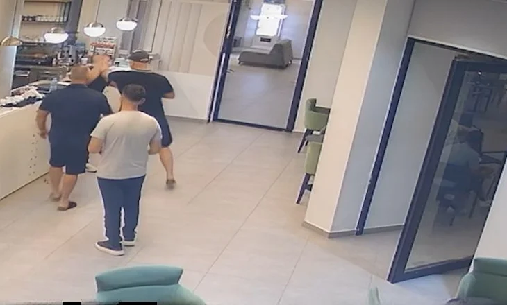 Dhunoi kamarierin për një shishe ujë, pezullohet oficeri i Policisë Kufitare Dibër, Ardian Isufi