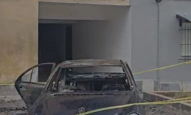 Digjen dy automjete në Korçë, rrethanat mbeten ende të paqarta