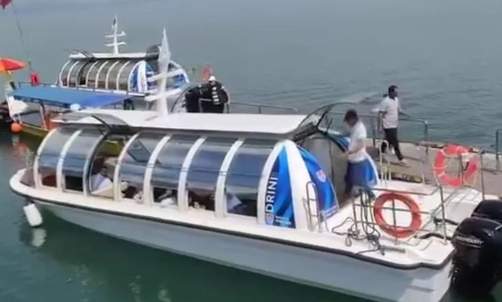 DINAMIKA- Si ndodhi tragjedia në Shkodër? Kapiteni i anijes u tha “jo”, turistët e shpërfillën. Humbi jetën për t’i shpëtuar