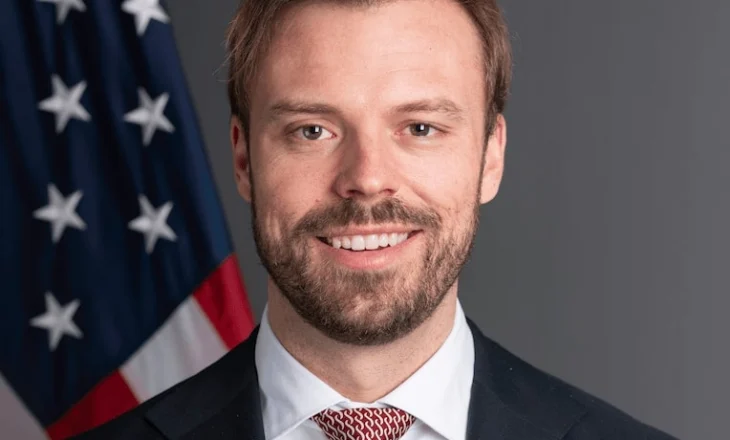 Diplomacia amerikane në Prishtinë/ Brendan Hanrahan nga DASH viziton sot Kosovën