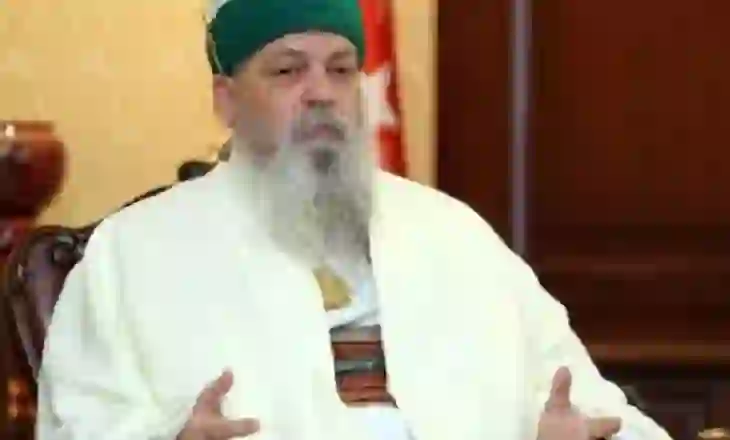 Dita e Ashures/ Baba Mondi përcjell mesazh paqeje dhe bashkimi për të gjithë besimtarët