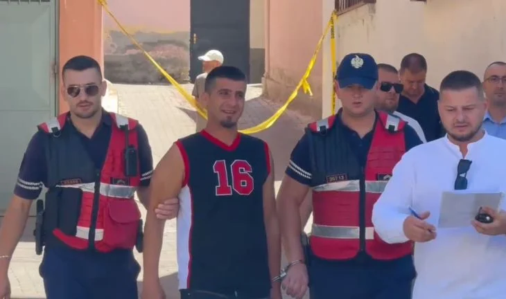 “Djali im nuk vriste as një mizë”/ Flet e tronditur, nëna e të riut që vrau 52-vjeçaren në Pogradec