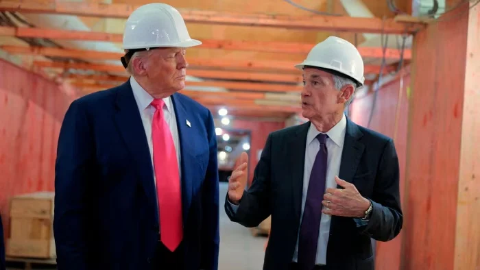 Donald Trump dhe Jay Powell debatojnë gjatë vizitës së presidentit amerikan në FED