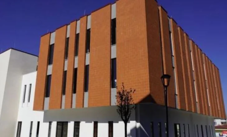 Dorëheqje edhe në bashkinë e Roskovecit, kryebashkiakja u kërkon dorëheqjet drejtuesve