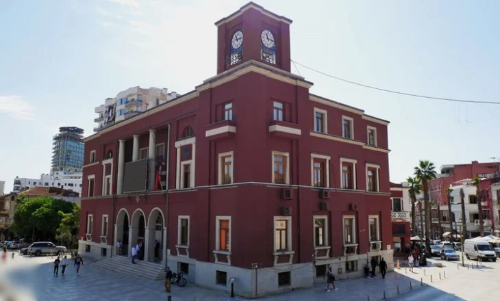 Dorëheqje të shumta në bashkinë e Durrësit, largohen drejtorë dhe kryetarë të njësive administrative