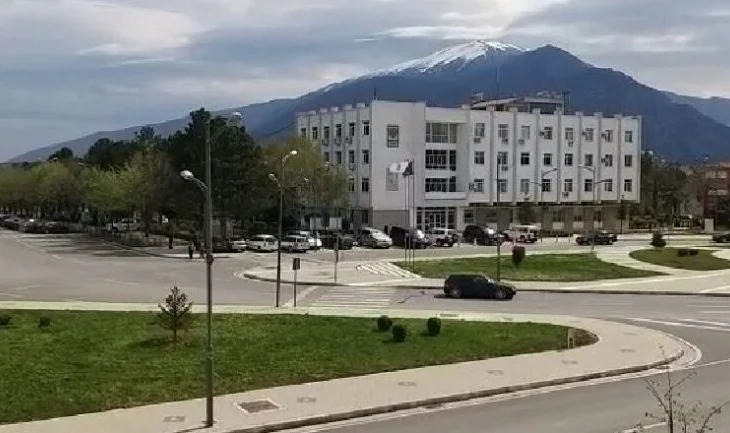 Dorëheqje zyrtarësh edhe në bashkinë e Kukësit, largohen nga detyra nënkryetarët dhe 14 administratorë