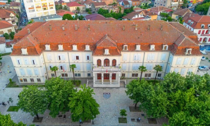 Dorëheqjet/Mbi 160 qytetarë kanë aplikuar për vendet e reja të punës në Bashkinë e..