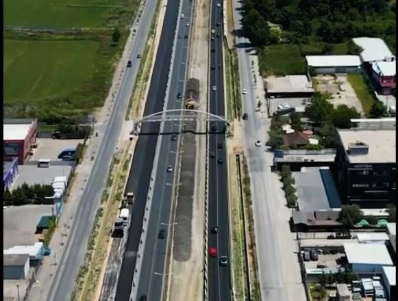 Drejt përfundimit/ Superstrada Tiranë-Durrës, ja si duken pamjet nga kantieri