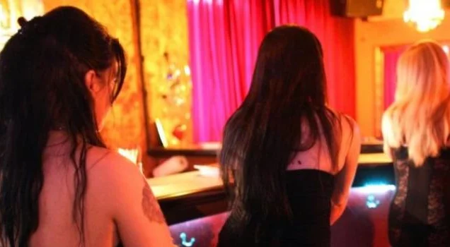 Drogë dhe prostitucion, arrestohen dy të huaja në Tiranë dhe klienti shqiptar
