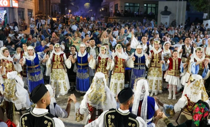 Dropulli, vendtakimi i dy kulturave në festivalin “Më ço në fshatin tënd”