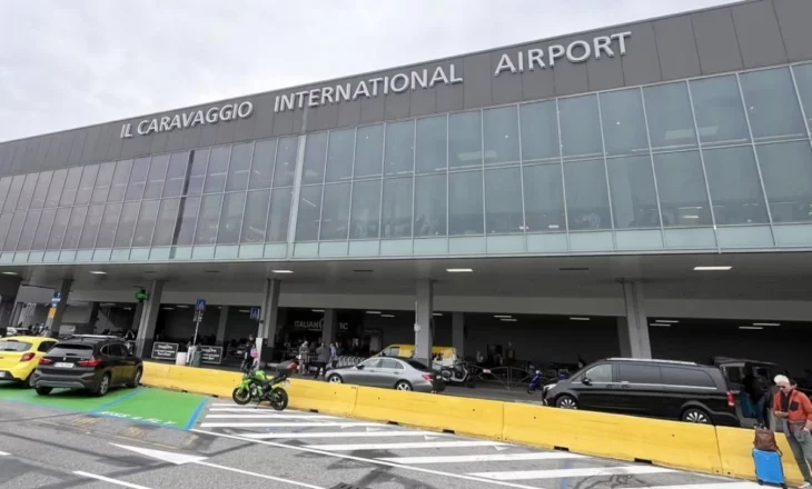 E frikshme në aeroportin e Milanos, një person vrapon drejt avionit dhe përplaset për vdekje