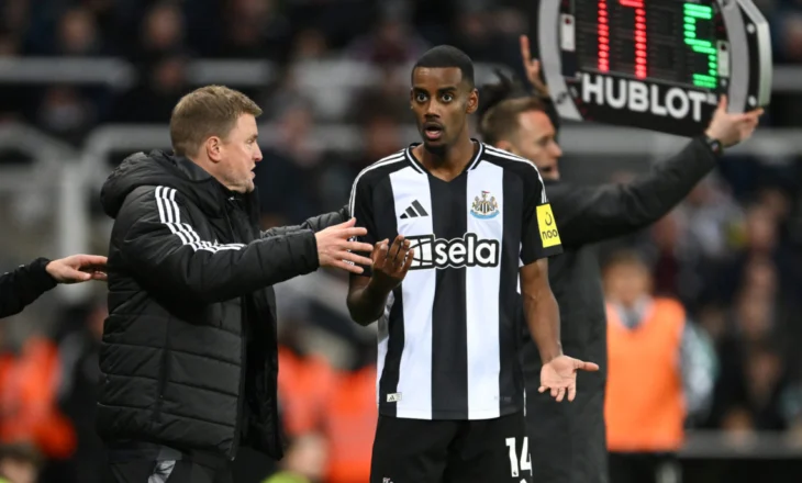 E kërkojnë të gjithë në Europë dhe Arabi, trajneri i Newcastle zbulon të ardhmen e sulmuesit
