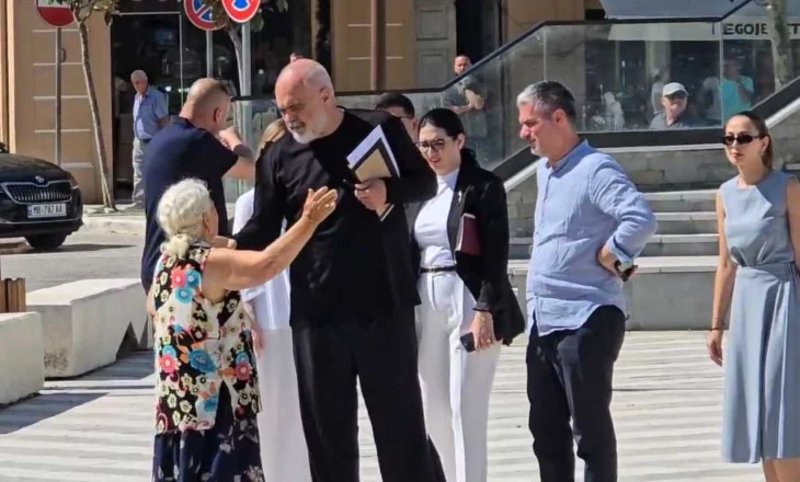 E moshuara përplaset me truprojat e Ramës/ “O Edi!”,- Kryeministri i kthehet ashpër: Ç’a ke që bërtet?