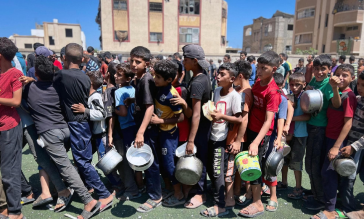 “E pashë vajzën time duke vdekur nga uria dhe s’munda ta ndihmoja”, dëshmia tronditëse e një babai nga Gaza