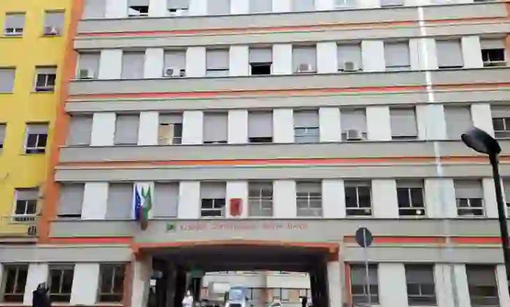 E rëndë në Itali/ Gruaja shtatzënë hidhet nga dritarja, mjekët përpiqen të shpëtojnë foshnjën me…