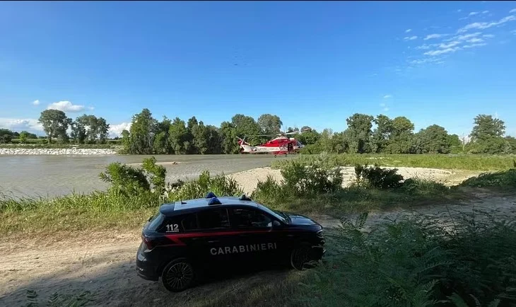 E rëndë në Itali! U ngjit bashkë me dy shoqe për të bërë foto, 15-vjeçarja humb jetën pasi u zu poshtë nga një shkëmb