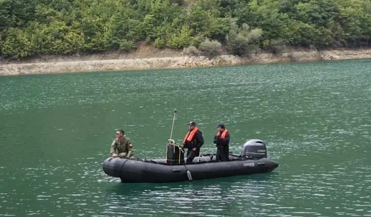E rëndë/ Një 33-vjeçar emigrant gjendet i mbytur në liqen, ngjarja trondit vendin