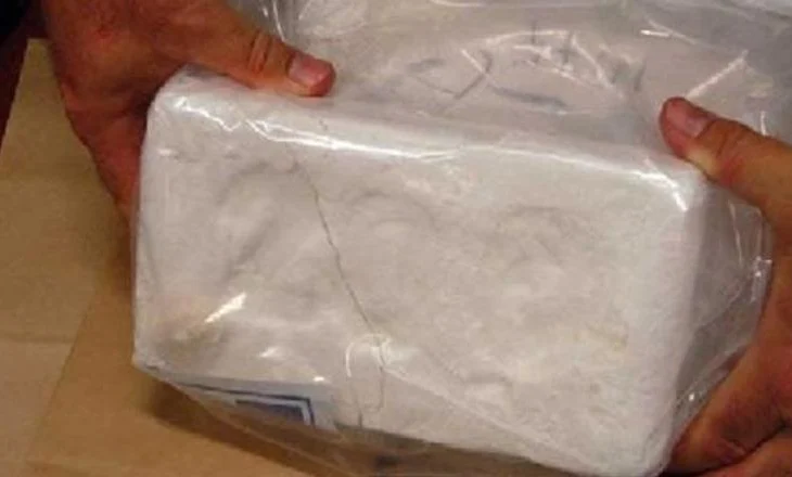 E tradhtoi nervozizmi, 34-vjeçari shqiptar kapet me 1 kg kokainë poshtë sediles së makinës