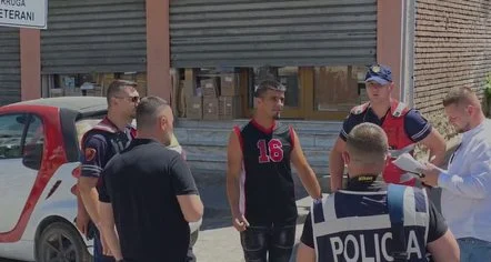 E vrau dhe më pas i vuri zjarrin banesës për të zhdukur gjurmët/ Shoqërohet autori i dyshuar i ngjarjes në Pogradec
