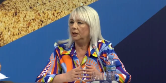 “E zhgënjyer me PD! Sido që të vijnë rrethanat dhe ngjarjet…”/ Çfarë paralajmëron Adriana Kalaja?