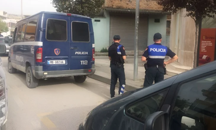 EMRAT/ Plagosja e dyfishtë, shpallen në kërkim dy vëllezërit, të dyshuar me rrezikshmëri të lartë