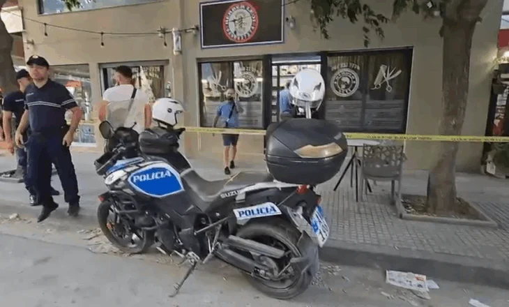 EMRI/ Plagosja me thikë pranë zemrës në Vlorë, pas sherrit për një qethje