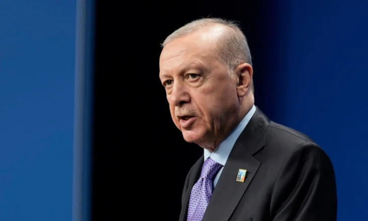 Erdogani provokon sërish: Shën Sofia, simboli i Rënies, u “ringjall” kur u shndërrua në xhami
