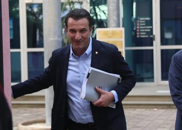 Erion Veliaj nuk pranon të japë dorëheqjen si kryebashkiak