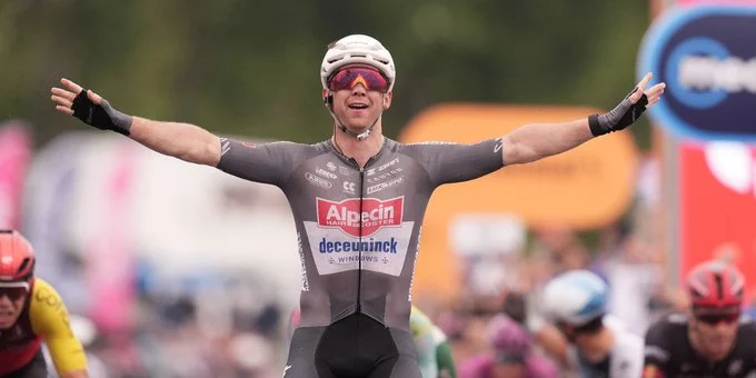 Etapa e parafundit e Tour de France fitohet nga australiani Kaden Groves