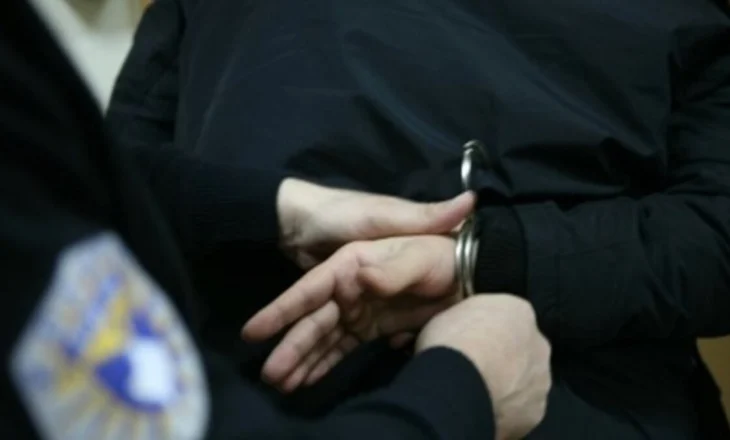 Etiketoi UÇK-në si “organizatë terroriste”, arrestohet në Kosovë zyrtari serb (Emri)