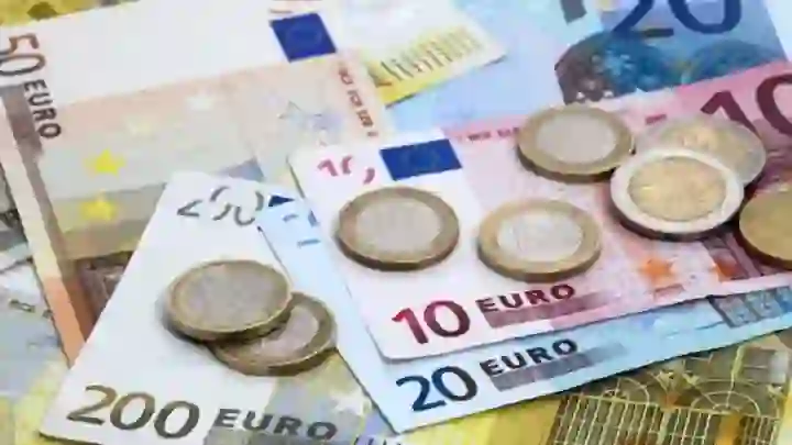 Euro nis dobësimin përballë lekut/ BSH: Në korrik po shkëmbehet me 97 lekë, ndikon fluksi turistik
