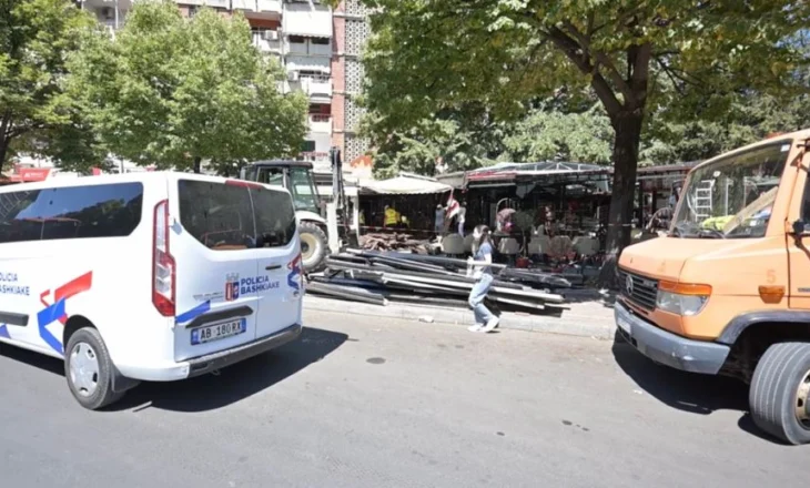 Fadromat zbarkojnë në qendër të Tiranës/ Nis aksioni për lirimin e hapësirave publike
