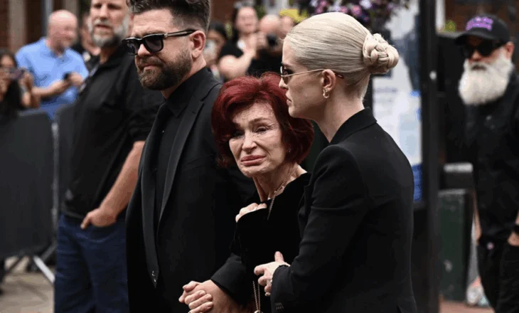 Familjarët, miqtë dhe fansat i japin lamtumirën legjendës së muzikës, Ozzy Osbourne