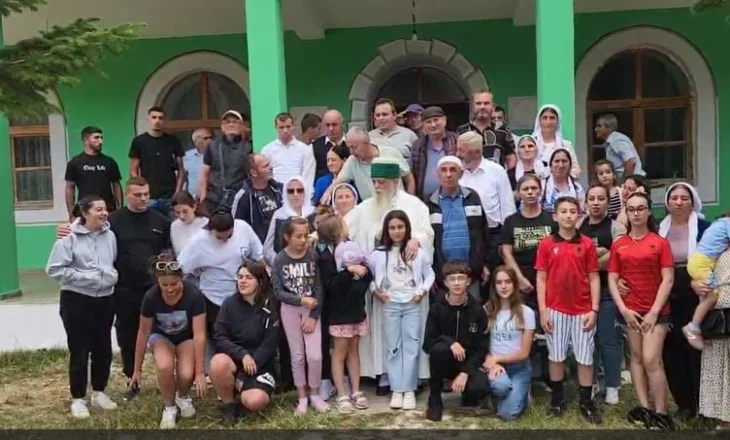 Festa e ashures, besimtarët bektashi vizitojnë teqenë e Ballëm Sulltanit në Martanesh