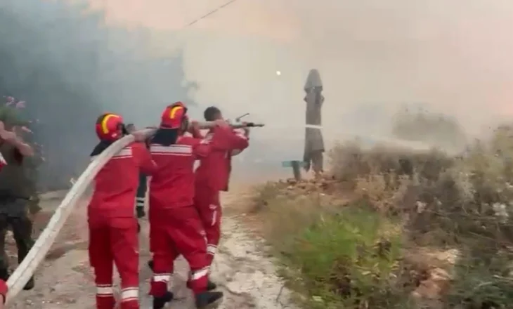 Flakët rrezikojnë banesat në Borsh dhe Piqeras, ndërhyrje nga ajri dhe evakuime në terren