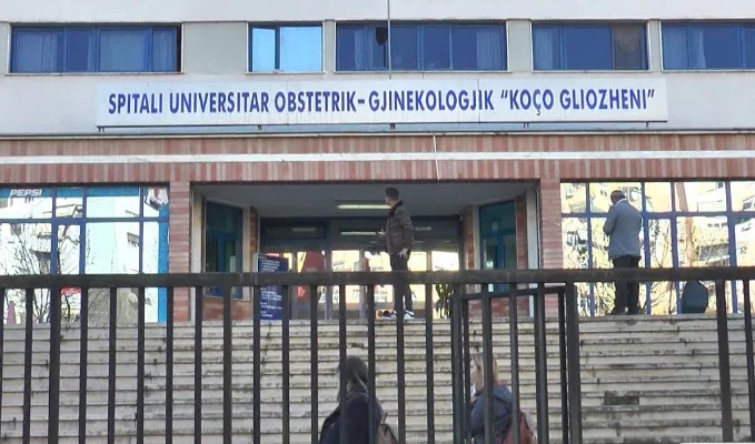 Foshnja humb jetën në spitalin e Tiranës, prindërit denoncojnë mjekët për neglizhencë